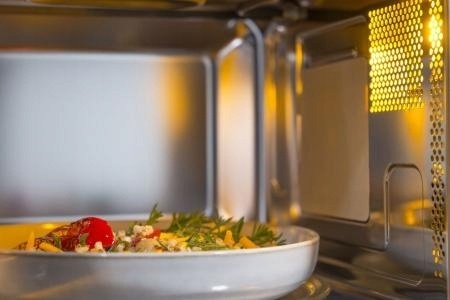Kuchenka mikrofalowa Gorenje BM251SG2WG 25L 900W do zabudowy Biała Szkło 60