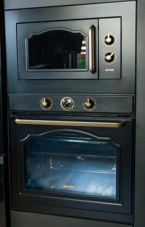 Zestaw Gorenje Retro BOS67372CLB + BM235CLB Czarny